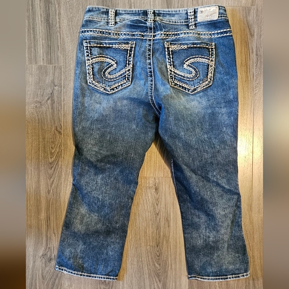 Silver Suki Capri Distressed Blue Relaxed Jeans - Picture 4 of 4